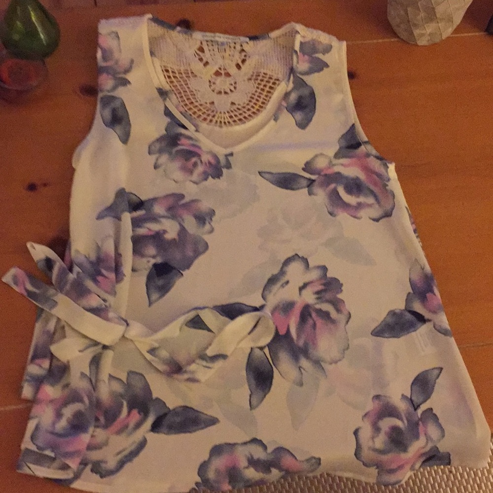 Floral tank with lace accents